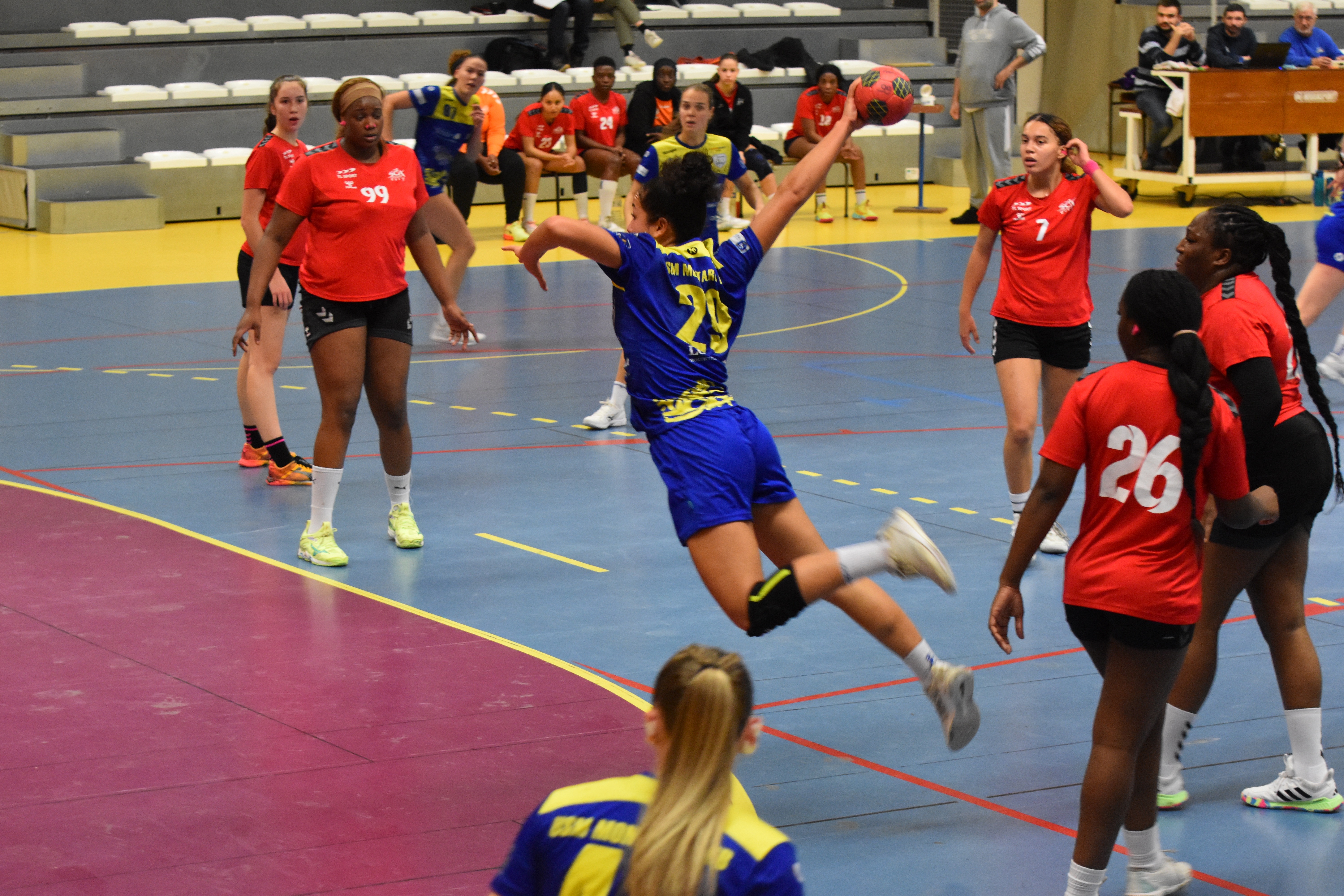 Les joueuses de l’USM Montargis en match — USM–Évry — DSC_0294