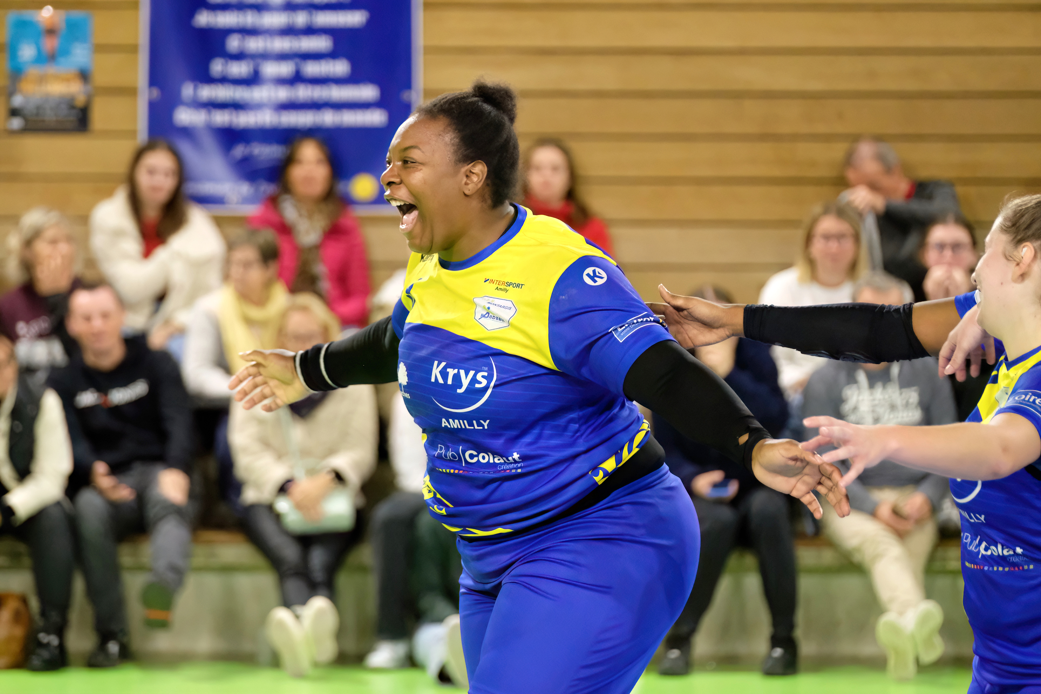 Laura avec les seniors féminines de l’USM Montargis